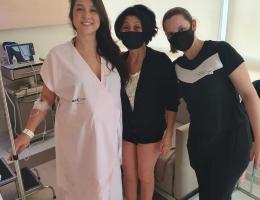 Mamãe Tatiana, vovó Tereza e a Fisioterapeuta Raquel na expectativa da chegada do Gael