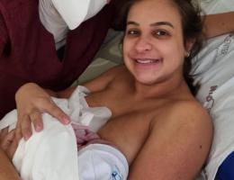 Felicidade estampada no rosto dos papais, da vovó e da titia