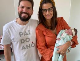 Primeira fotografia em família da Teresa.