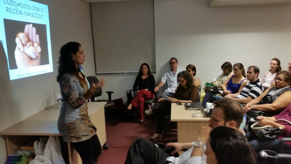 Vanessa divulga para outras mulheres sua experiência de parto.