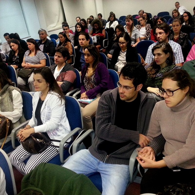 Auditório lotado no 'Curso de Preparação para o Parto Humanizado'.