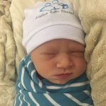 Em diversas culturas e relatos que vêm desde os tempos medievais, nascer dentro do saco amniótico é considerado um sinal de boa sorte para o bebê.