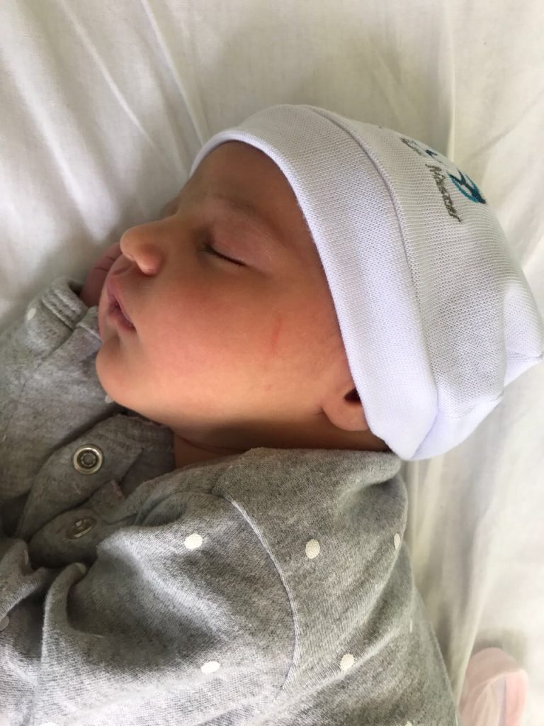 Cesárea humanizada; Parto humanizado; pele a pele; parto cesáreo; parto na penumbra; parto respeitoso; Parto com o Pai; Bem Nascida