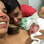 Parto na penumbra; parto humanizado; parto de cócoras; parto respeitoso; parto na suíte; Pai corta o cordão umbilical; Bem Nascida