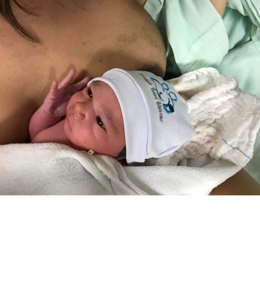 Parto na penumbra; parto humanizado; parto de cócoras; parto respeitoso; parto na suíte; Pai corta o cordão umbilical; Bem Nascida