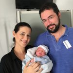 Primeira fotografia em família do Antônio.