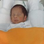 Bebê nascer empelicado,a estatística é de 1:80.000 nascimentos. Bem-nascido Lucca