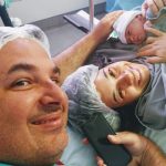 Felicidade estampada no rosto dos papais.