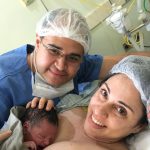 Felicidade estampada no rosto dos papais.