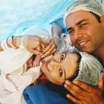 Momento de emoção nos braços da mamãe.