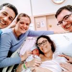 Felicidade estampada no rosto dos papais.