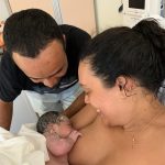 Pele a pele com a mamãe. Amor maior!