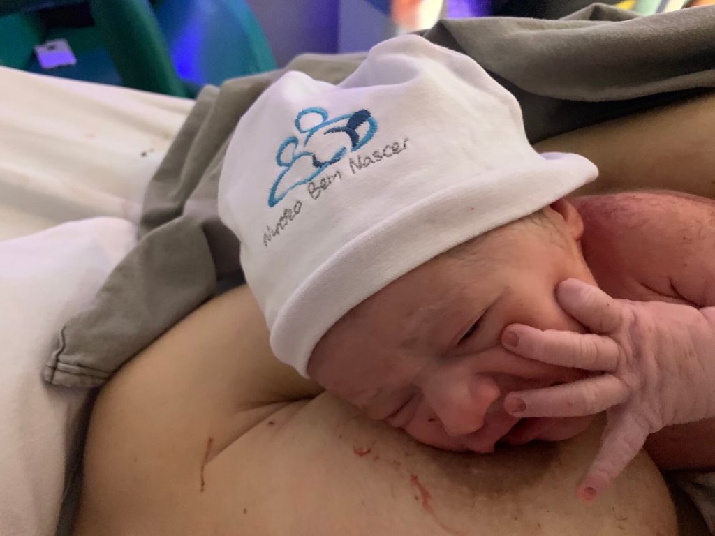 Parto humanizado; parto normal; parto na penumbra; parto respeitoso; Parto no banquinho de parto; Parto de cócoras; parto em suíte; parto sob analgesia; Bem-Nascido