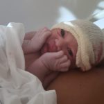 Pele a pele com a mamãe. Amor maior!