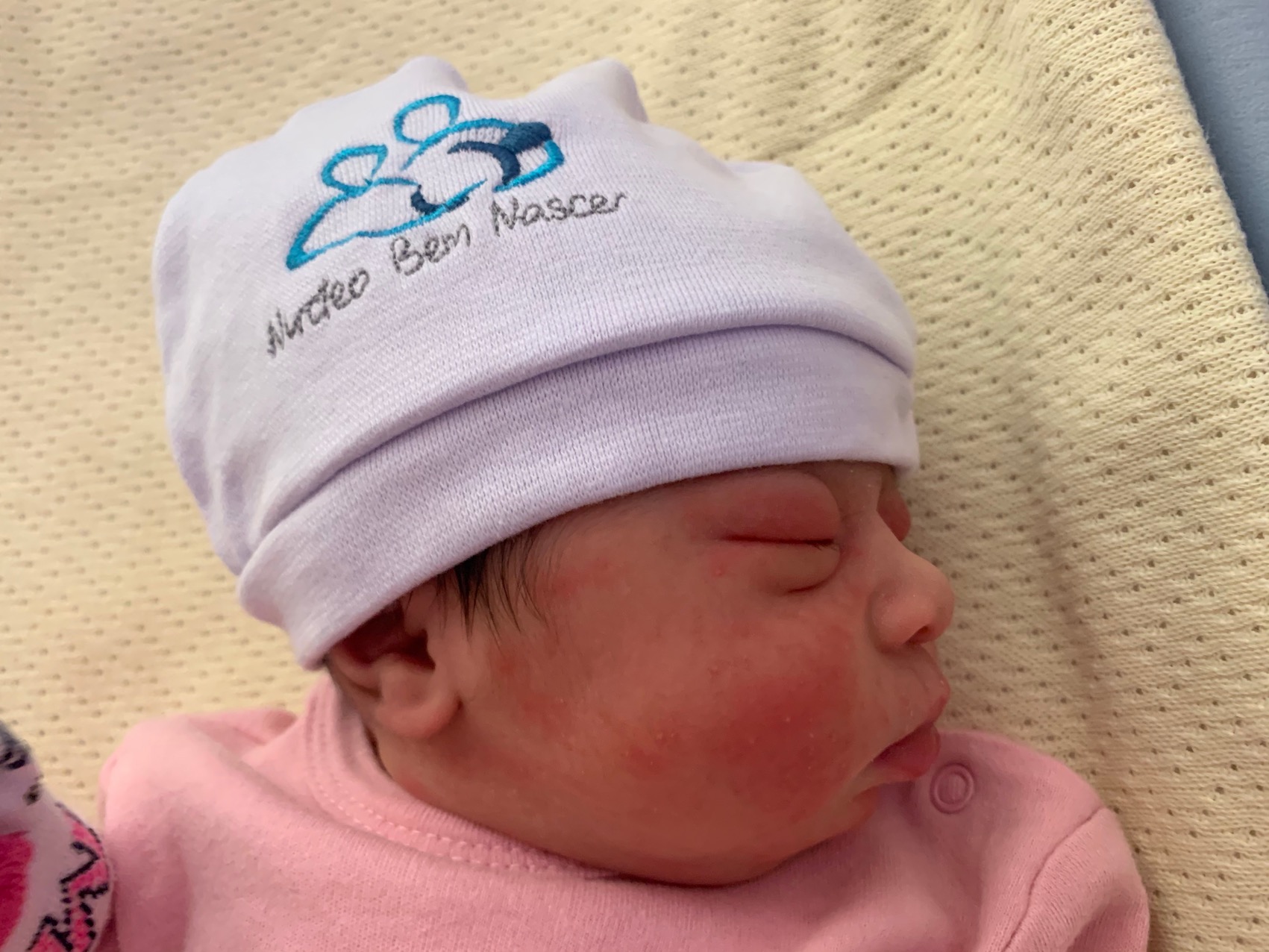 Parto NBN; parto humanizado; parto no banquinho; parto respeitoso; parto cócoras; parto na penumbra; BIRTH; Bem-Nascida