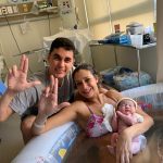 Felicidade estampada no rosto dos papais.