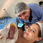 Felicidade estampada no rosto dos papais.