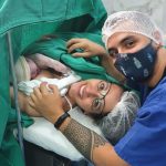 Felicidade estampada no rosto dos papais.