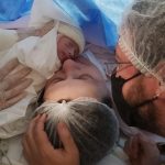 Pele a pele com a mamãe. Amor maior!