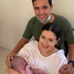 Felicidade estampada no rosto dos papais.