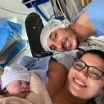 Felicidade estampada no rosto dos papais.