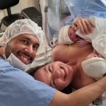 Felicidade estampada no rosto dos papais.