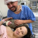 Felicidade estampada no rosto dos papais.