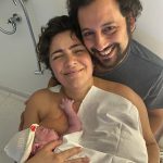 Felicidade estampada no rosto dos papais.