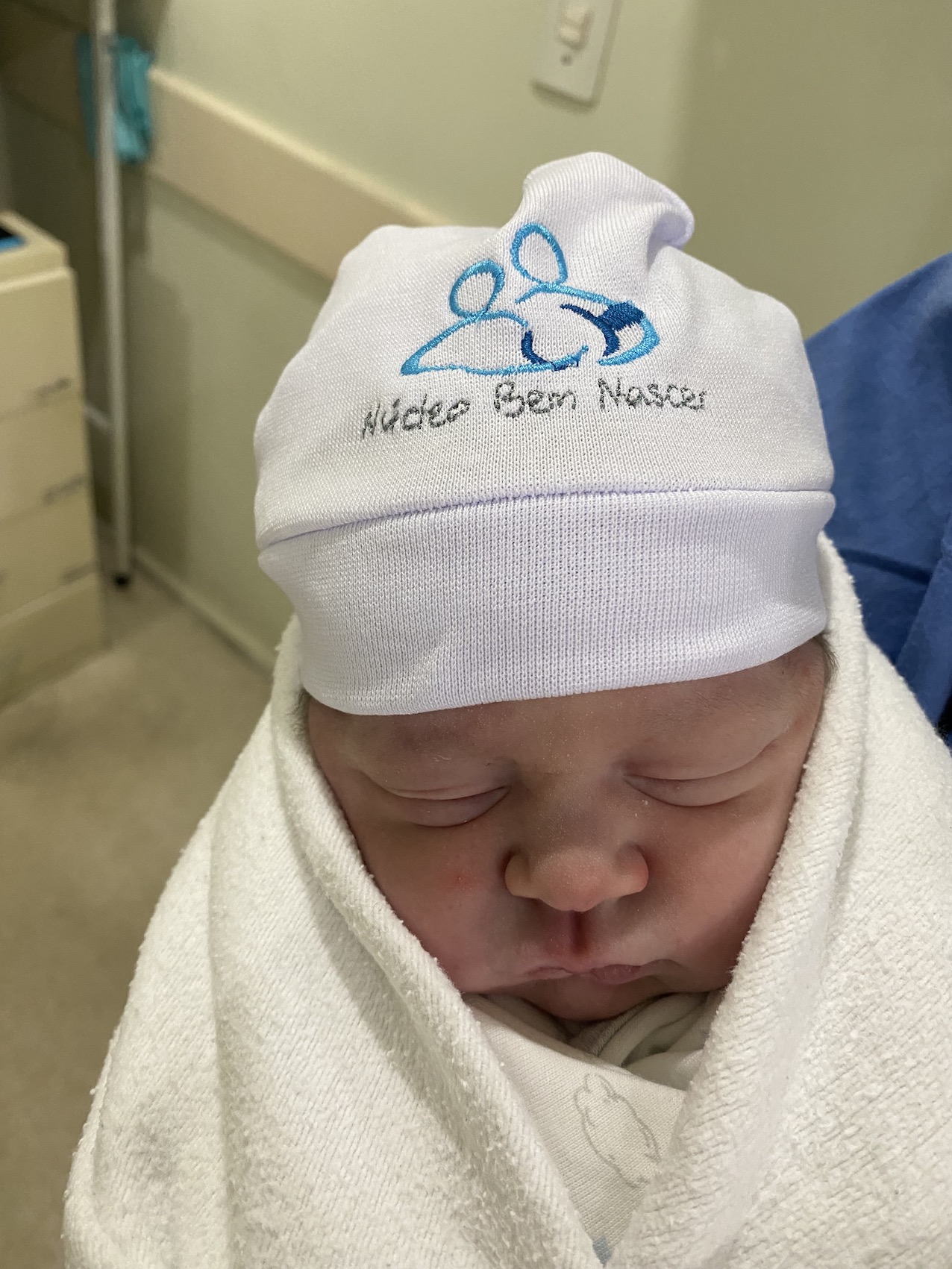 Parto Cesáreo; Parto Humanizado; Parto Respeitoso; Bem-Nascido; BIRTH; Parto na penumbra; Parto Leboyer