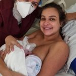 Felicidade estampada no rosto dos papais, da vovó e da titia