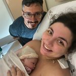 Felicidade estampada no rosto dos papais.