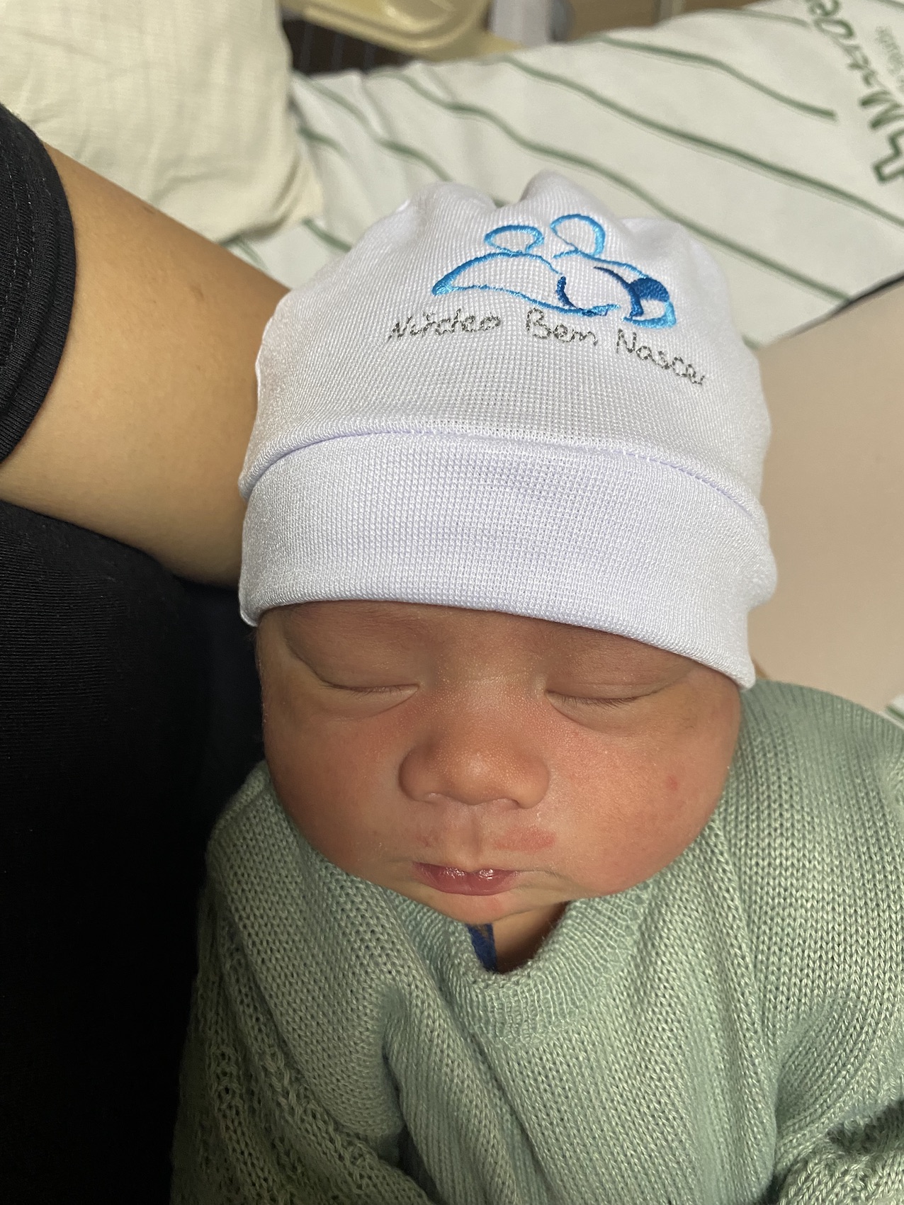 Parto Cesáreo; Parto Humanizado; Parto Respeitoso; Bem-Nascido; BIRTH; Parto na penumbra; Parto Leboyer; mecônio