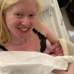 Mamãe Isabella feliz com a chegada do Pedro.