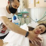 Mamãe Lívia e Papai Daniel encantados com a chegada do Davi.