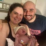Mamãe Lívia e Papai Henrique felizes com a chegada do Guilherme.