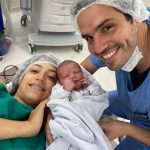 Mamãe Gabrielle e Papai Gabriel felizes com a chegada do Guilherme.