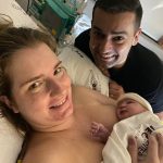 Primeira foto em família da Lara.