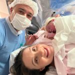 Os papais Renata e Flávio felizes com a chegada do Enrico.