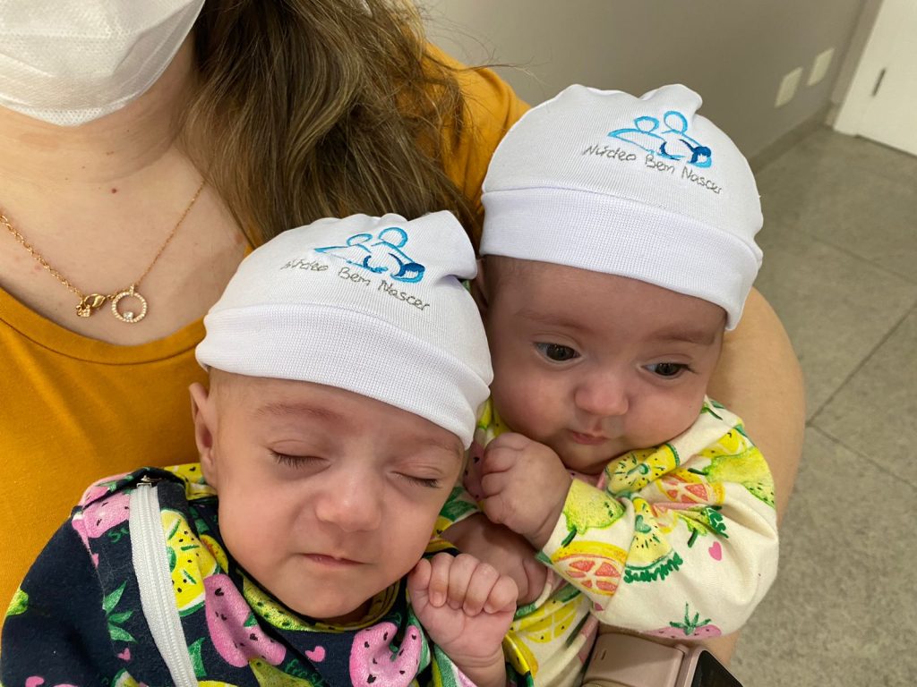 Transfusão feto-fetal; Parto Humanizado; Parto Respeitoso; Parto NBN; Bem-Nascida; Parto na penumbra; BIRTH; Parto Cesárea; Parto prematuro