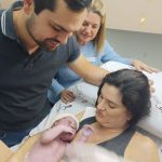 A mamãe Daniela e o papai Raphael encantados com a Sofia.