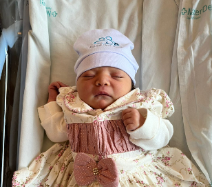 Bem-nascida Hayessa Charlotte.