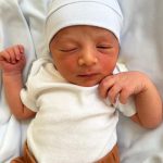 Mateo aproveitando para tirar uma soneca.