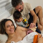 Lucas pele a pele com a mamãe Daniela.