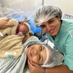 As mamães Michele e Paloma radiantes com o nascimento da Helena.