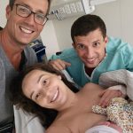 Todos felizes com a chegada da Julia.