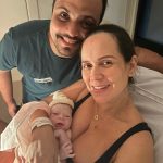 Os papais Elaine e Rafael felizes com a chegada do Bernardo.