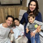 Primeira foto em família do Ângelo..